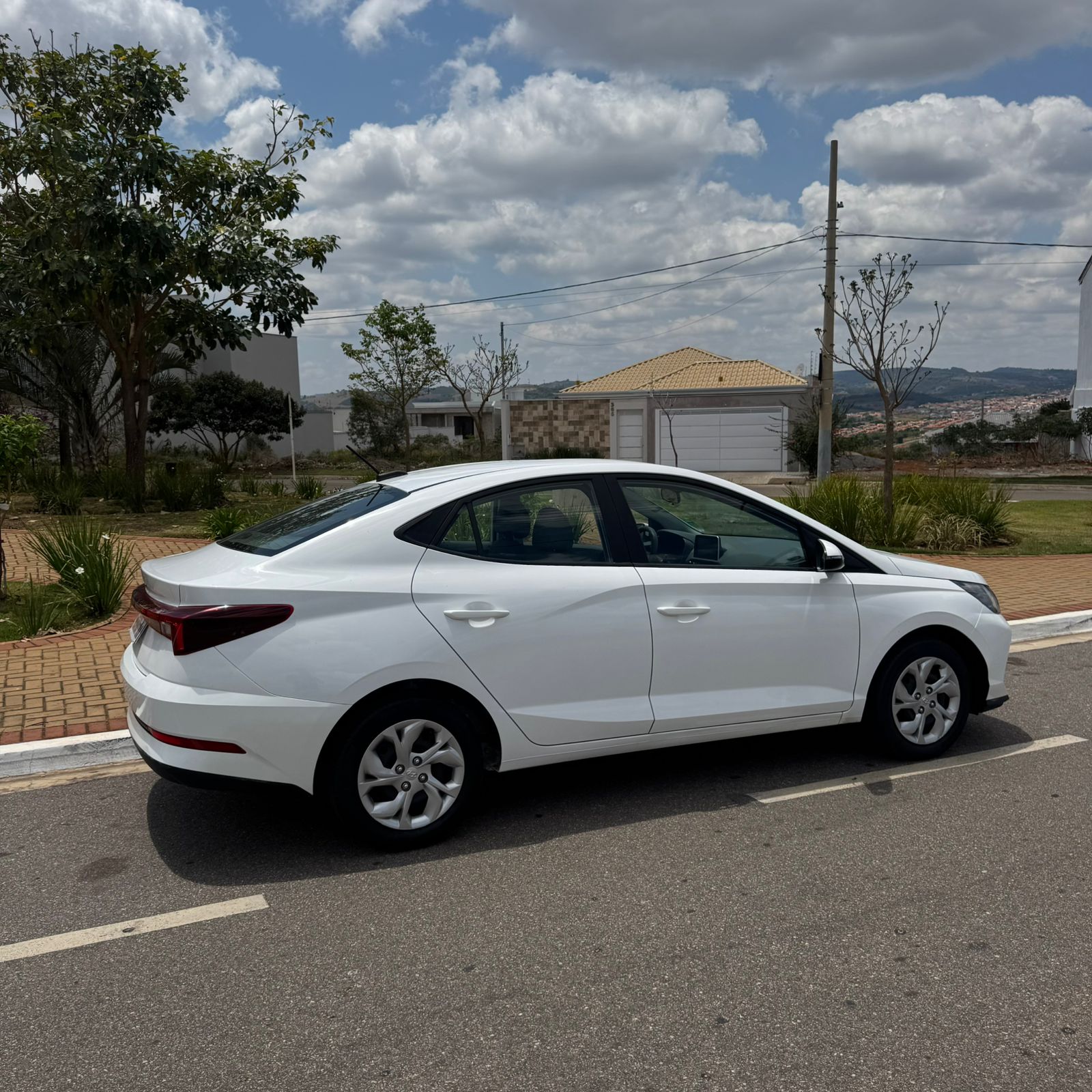 Hyundai HB20S Comfort 1.0 2023 - Miniatura 3