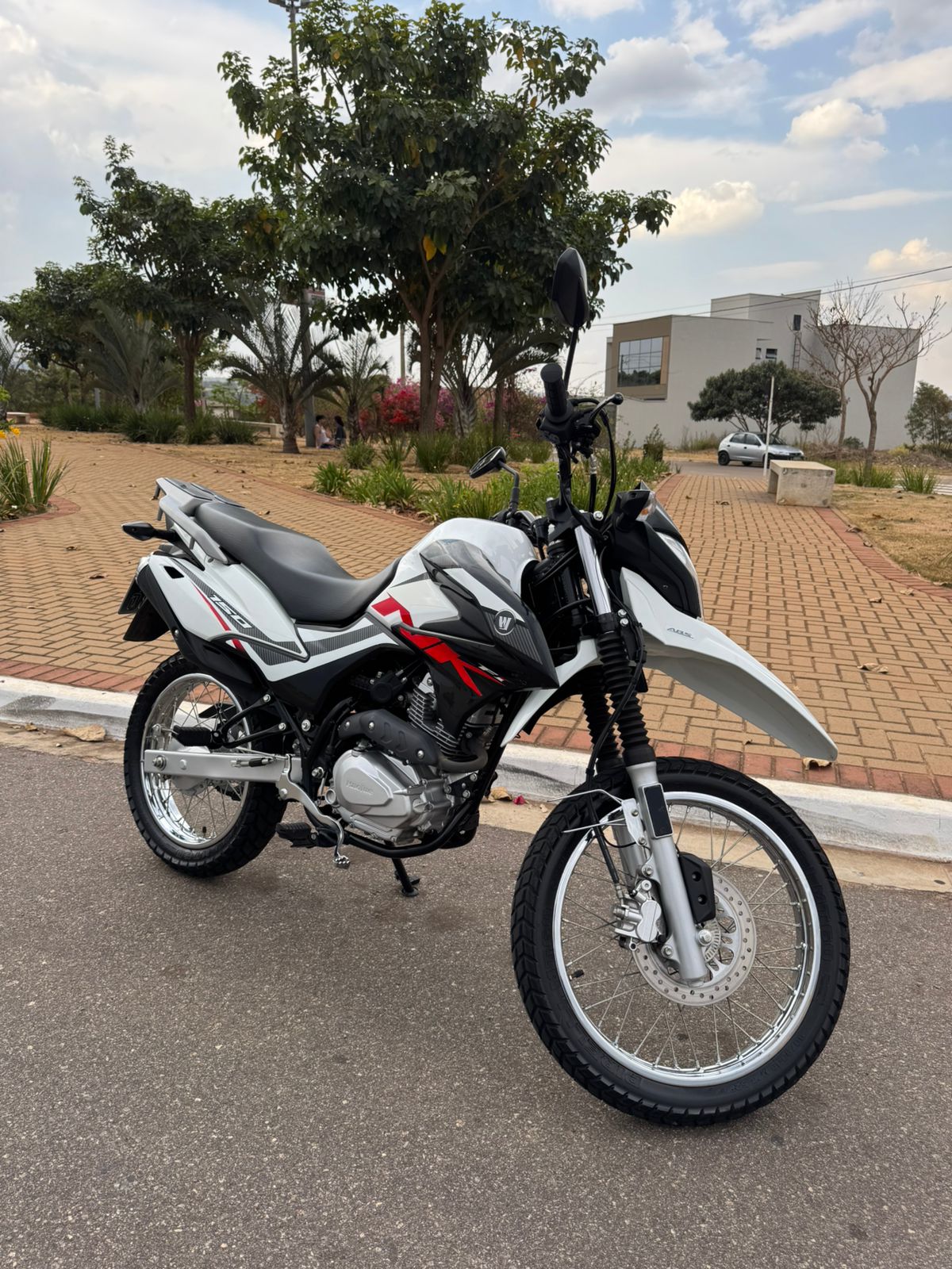 Honda NK 150 JTZ 2023 - Miniatura 4